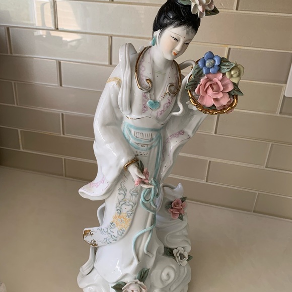 Vintage Geisha Bijin Porcelain Figurine Statue Floral Collectors Item 16” Read